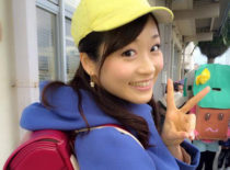 【画像あり】静岡朝日テレビの牧野結美アナ(24)がランドセルを背負って小学生に変身　これが合法ロリか